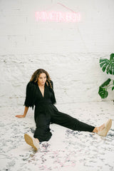 Mono de Invitada Pantalón Largo color Negro con Abrigo de Pelo Negro