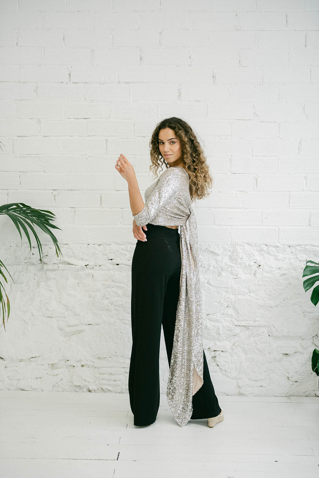 Conjunto de invitada de dos piezas | Pantalón negro y bolero de lentejuelas plateadas