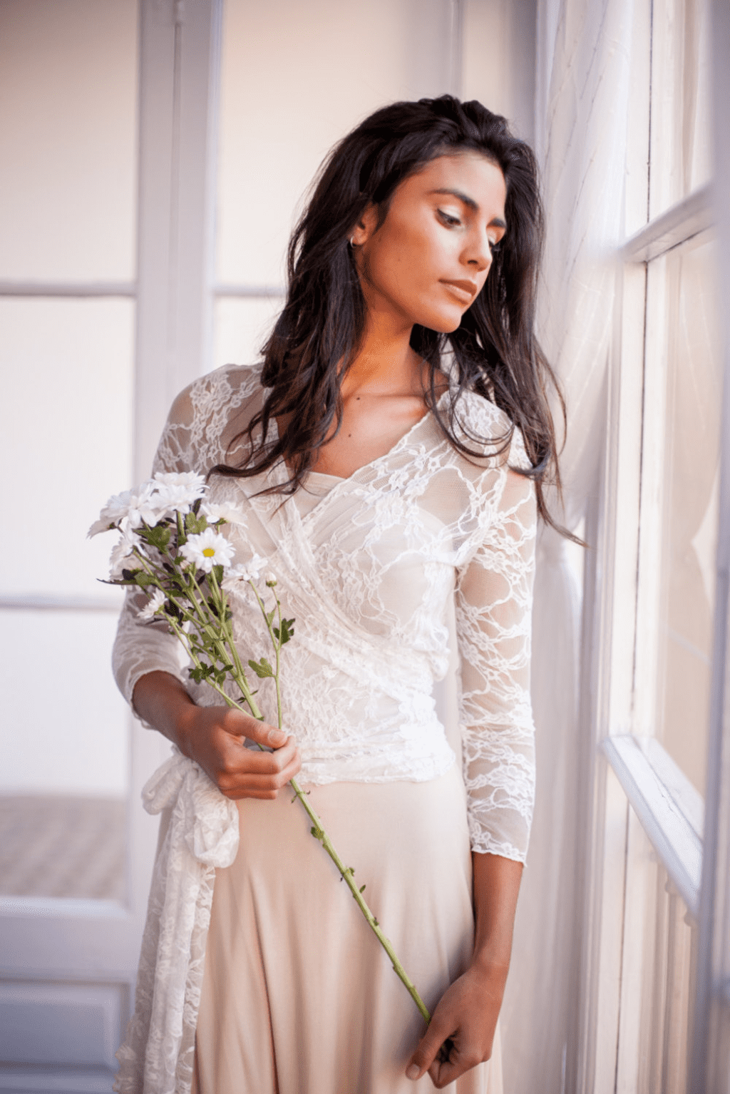 Bolero de novia de encaje escote a la caja - Frida Lace Bolero