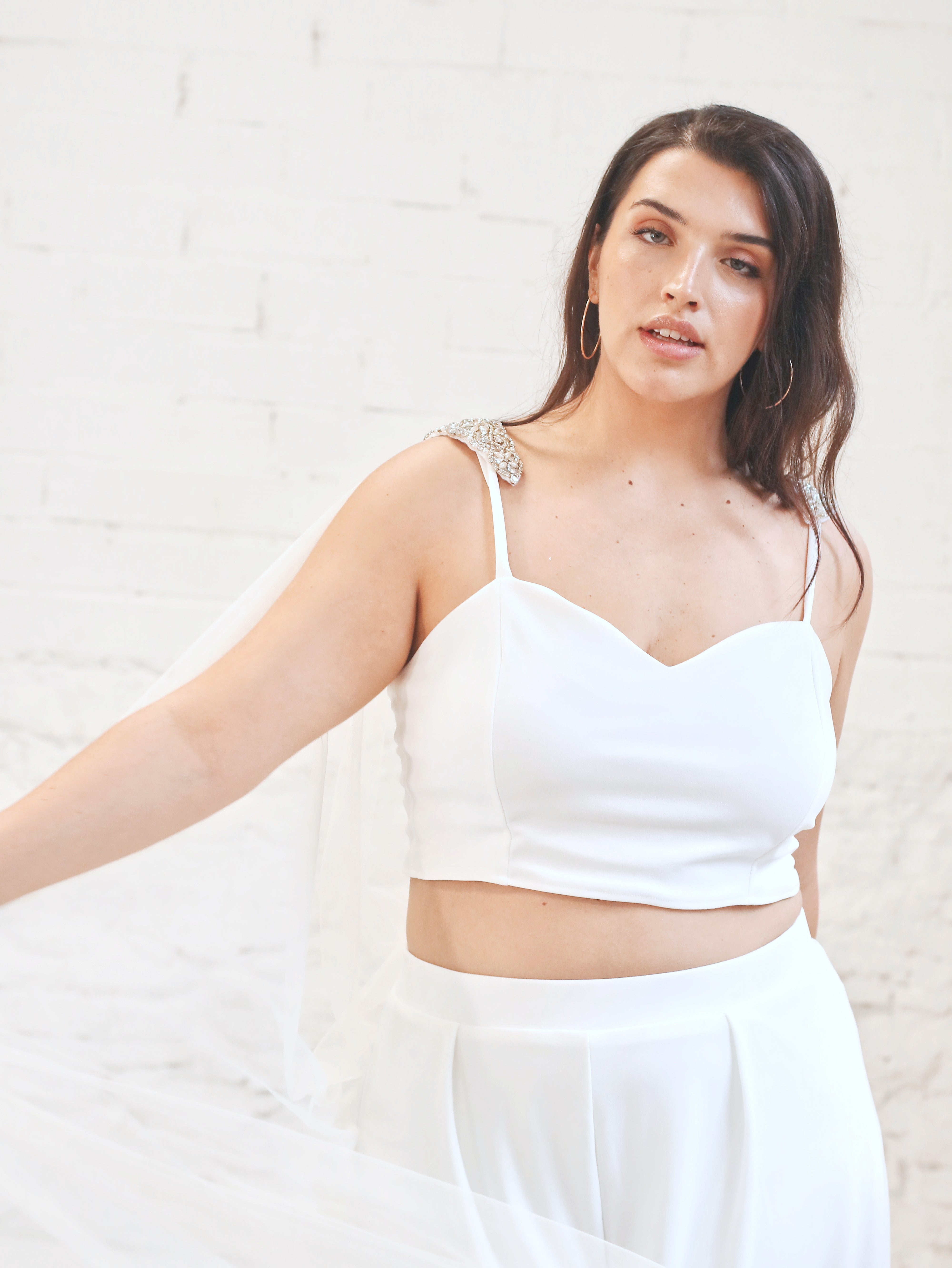 Vestido de Novia Pantalón con Escote Corazón y Alas