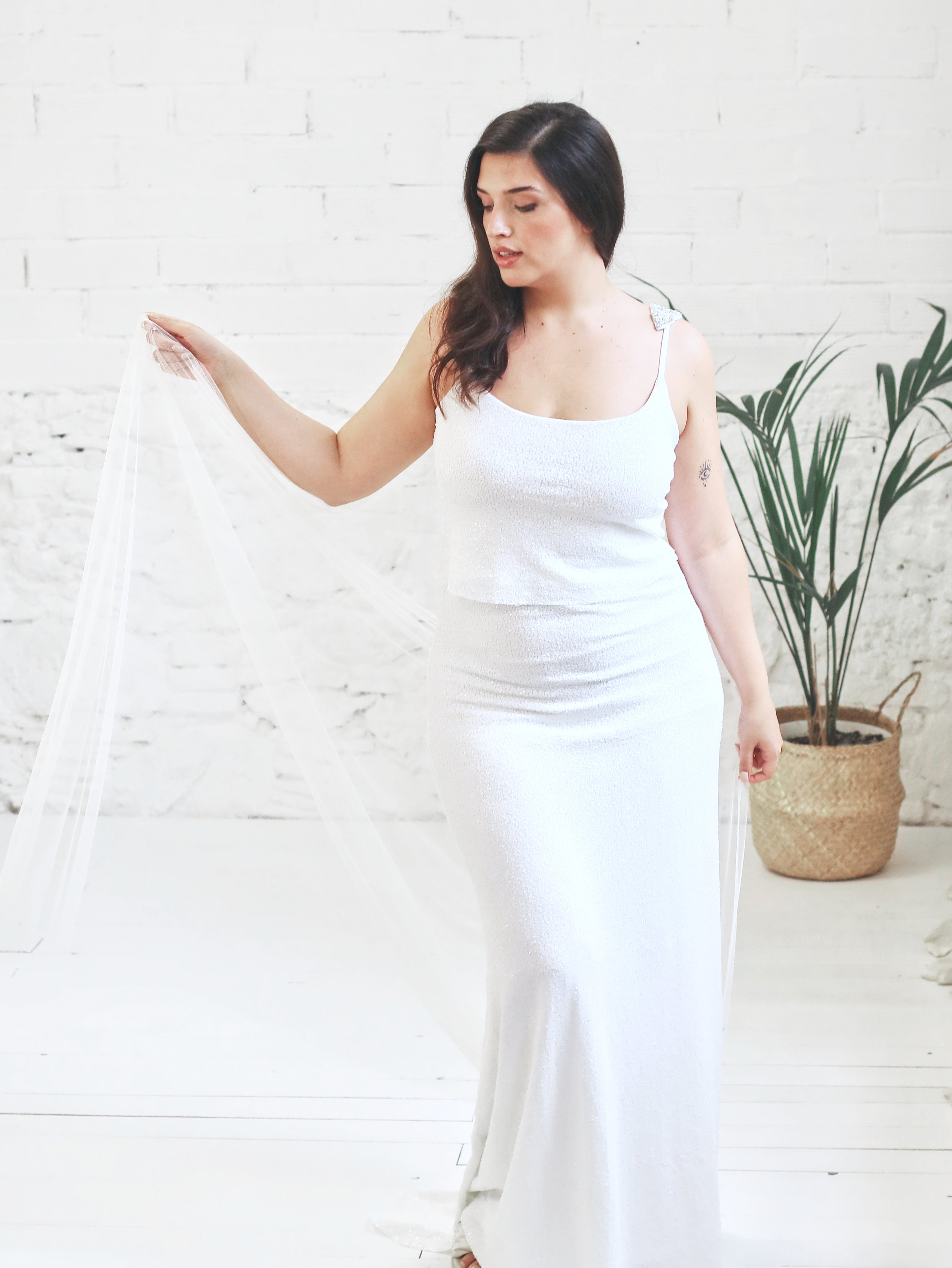 Vestido de Novia con Micro Lentejuela Blanca y Alas de Tul