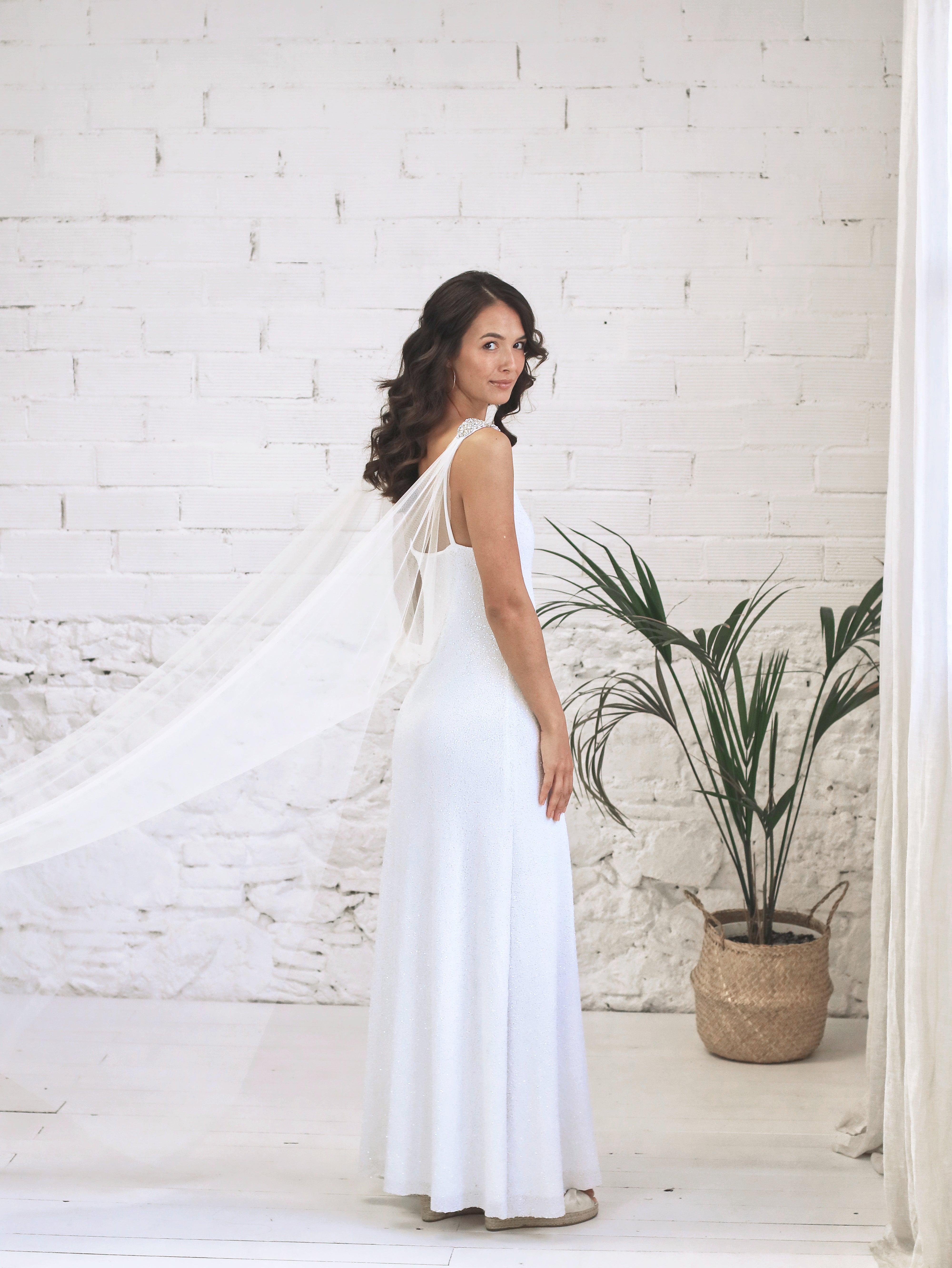 Vestido de Novia Largo con Lentejuelas y Alas