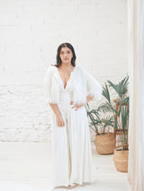 Mono de novia con chaqueta corta pelo