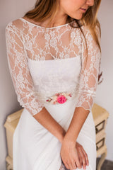 Vestido de novia asimetrico con mangas