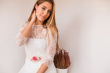 Vestido de novia asimetrico con mangas