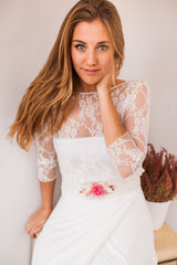 Vestido de novia asimetrico con mangas