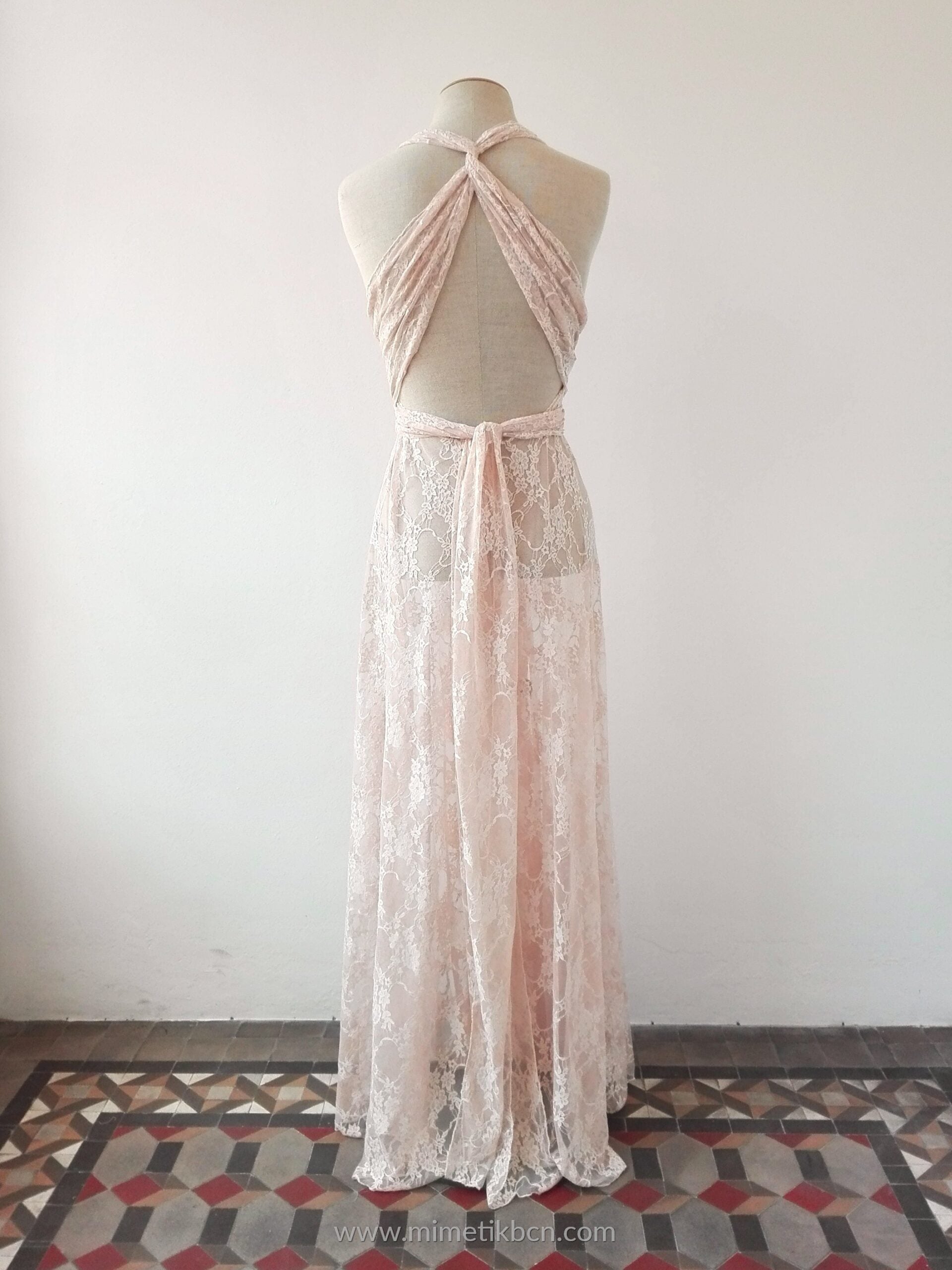 Vestido accesorio de encaje rosa cuarzo, gala lace, mimetik bcn