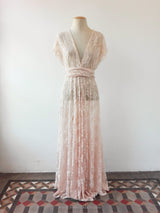 Vestido accesorio de encaje rosa cuarzo, gala lace, mimetik bcn
