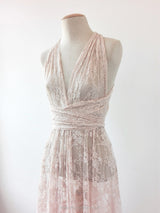 Vestido accesorio de encaje rosa cuarzo, gala lace, mimetik bcn
