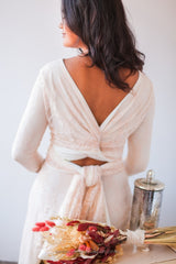 Vestido de novia de encaje rosa cuarzo con manga
