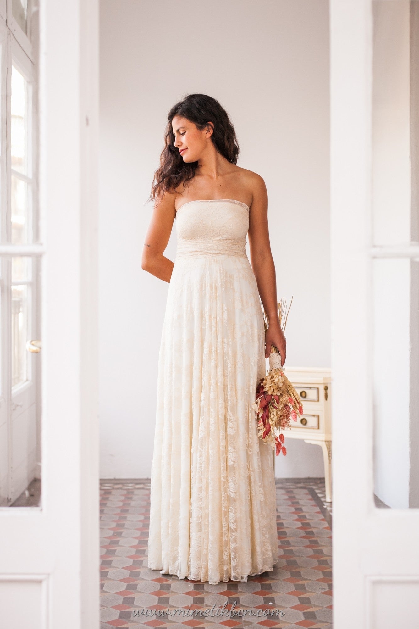 Vestido de novia fluido de encaje champagne - Gala Bohemian