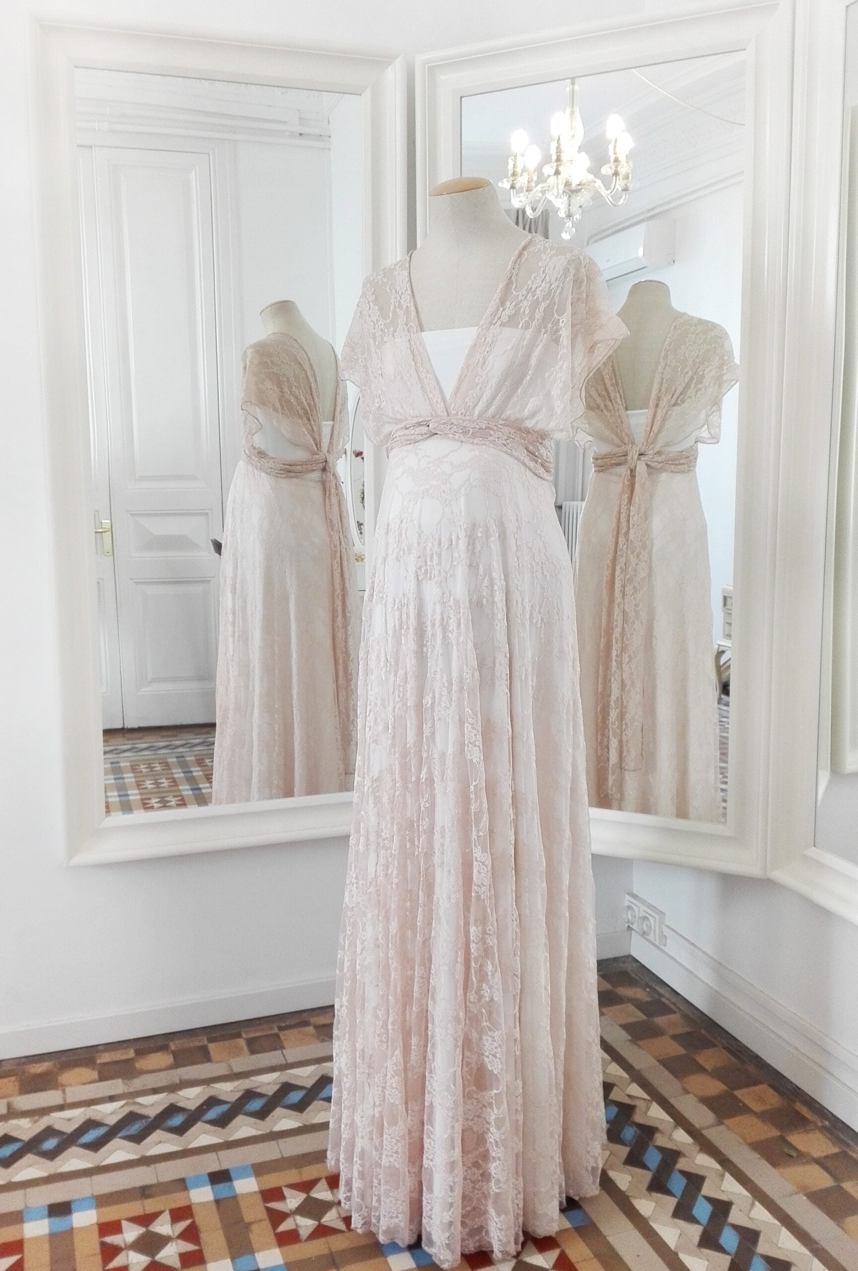 Vestido accesorio de encaje rosa cuarzo, gala lace, mimetik bcn