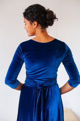 Vestido para invitada largo de terciopelo burdeos con manga - Frida Velvet