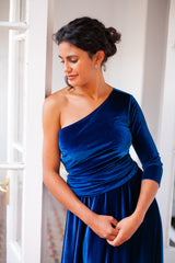 Vestido para invitada largo de terciopelo burdeos con manga - Frida Velvet