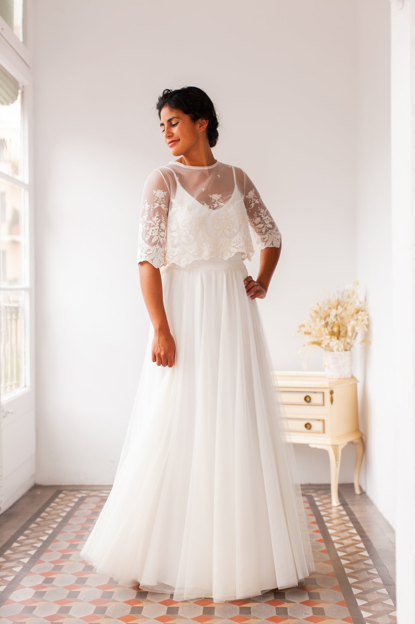 Vestido de novia etéreo de tul con manga y cuello alto - Jane Bohemian