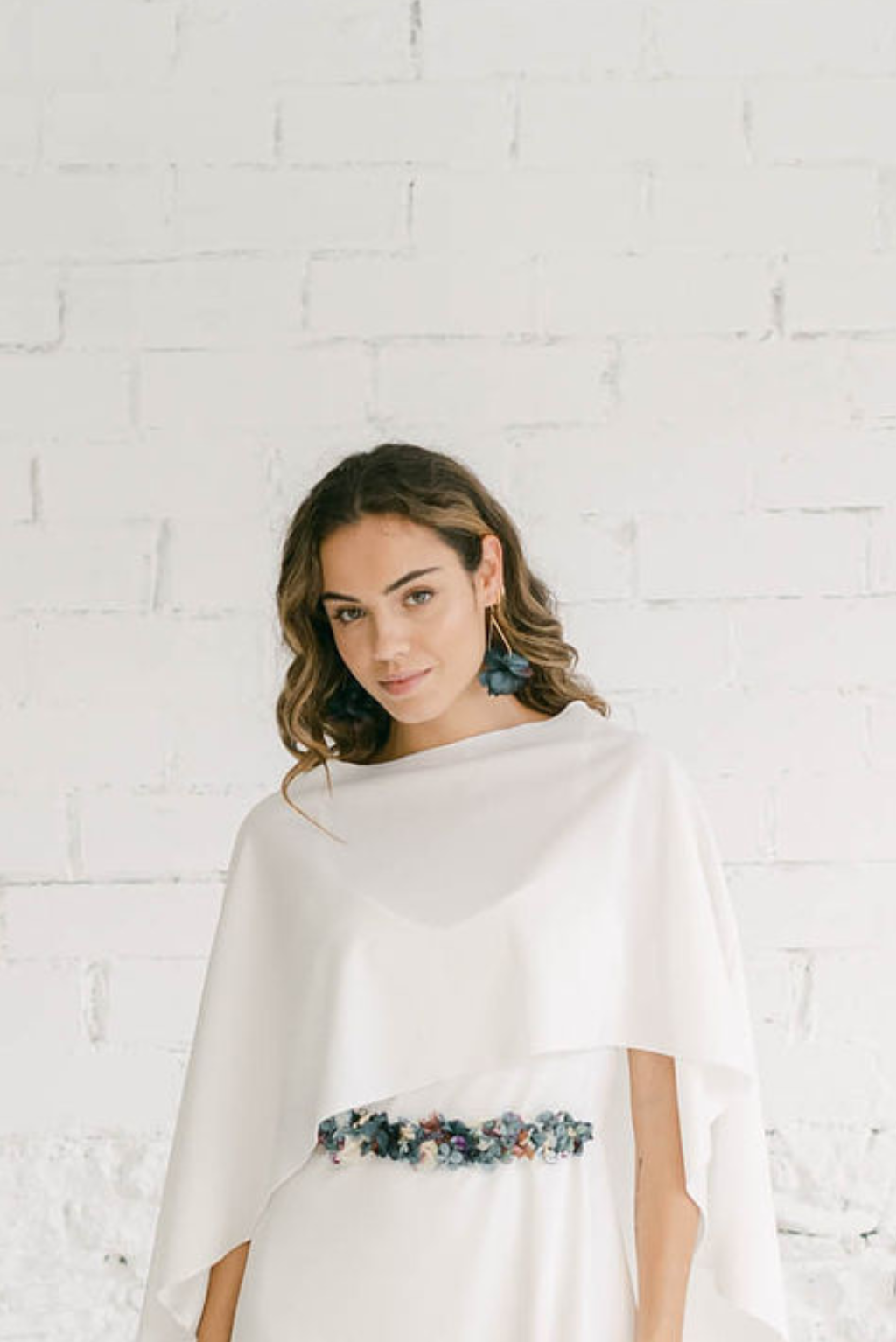 Vestido de Novia Dos Piezas con Capa Midi - Mimètik