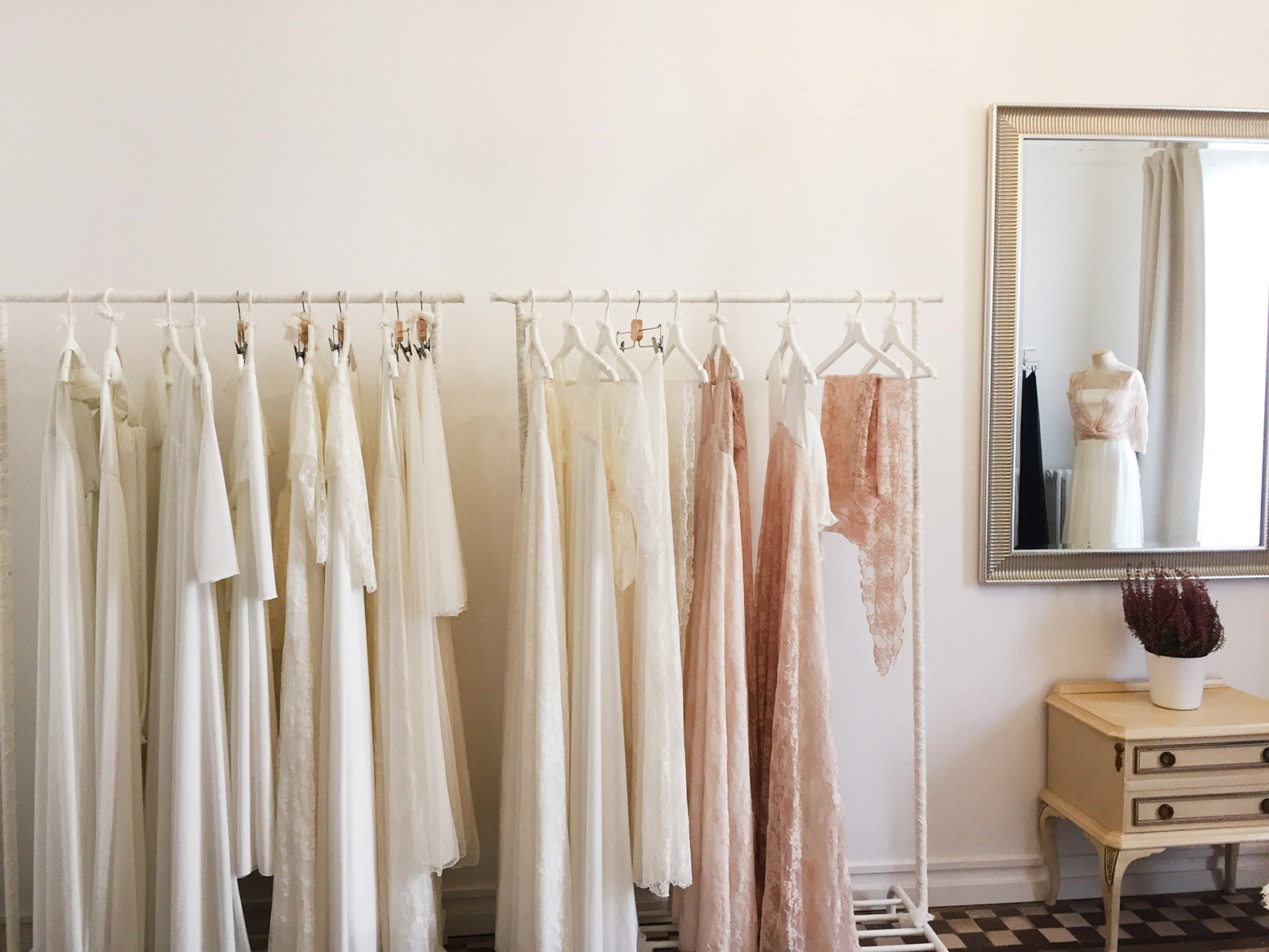 Estás pensando en incorporar el rosa cuarzo en tu boda?