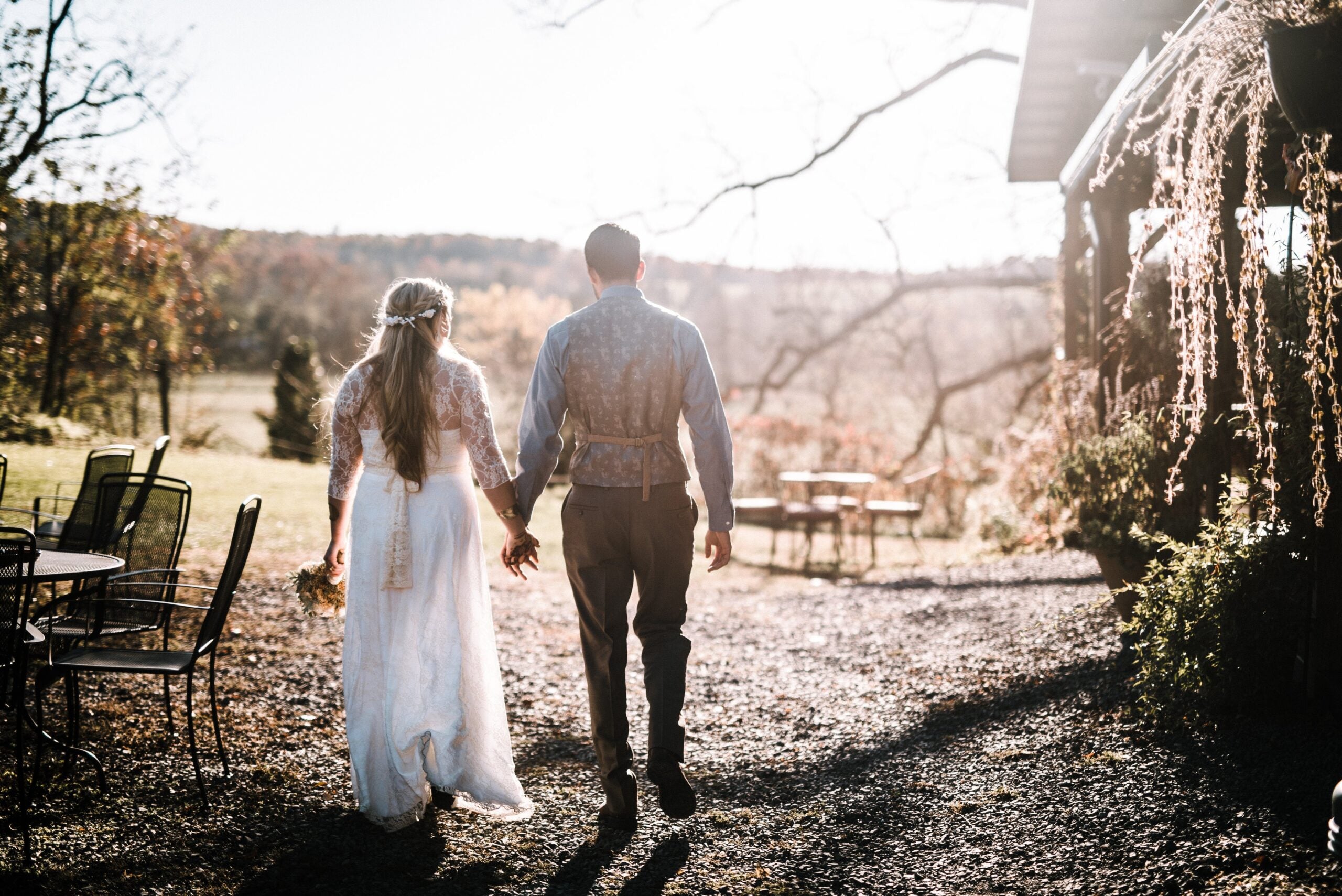 Kara + Austin, una boda rústica con dos perros