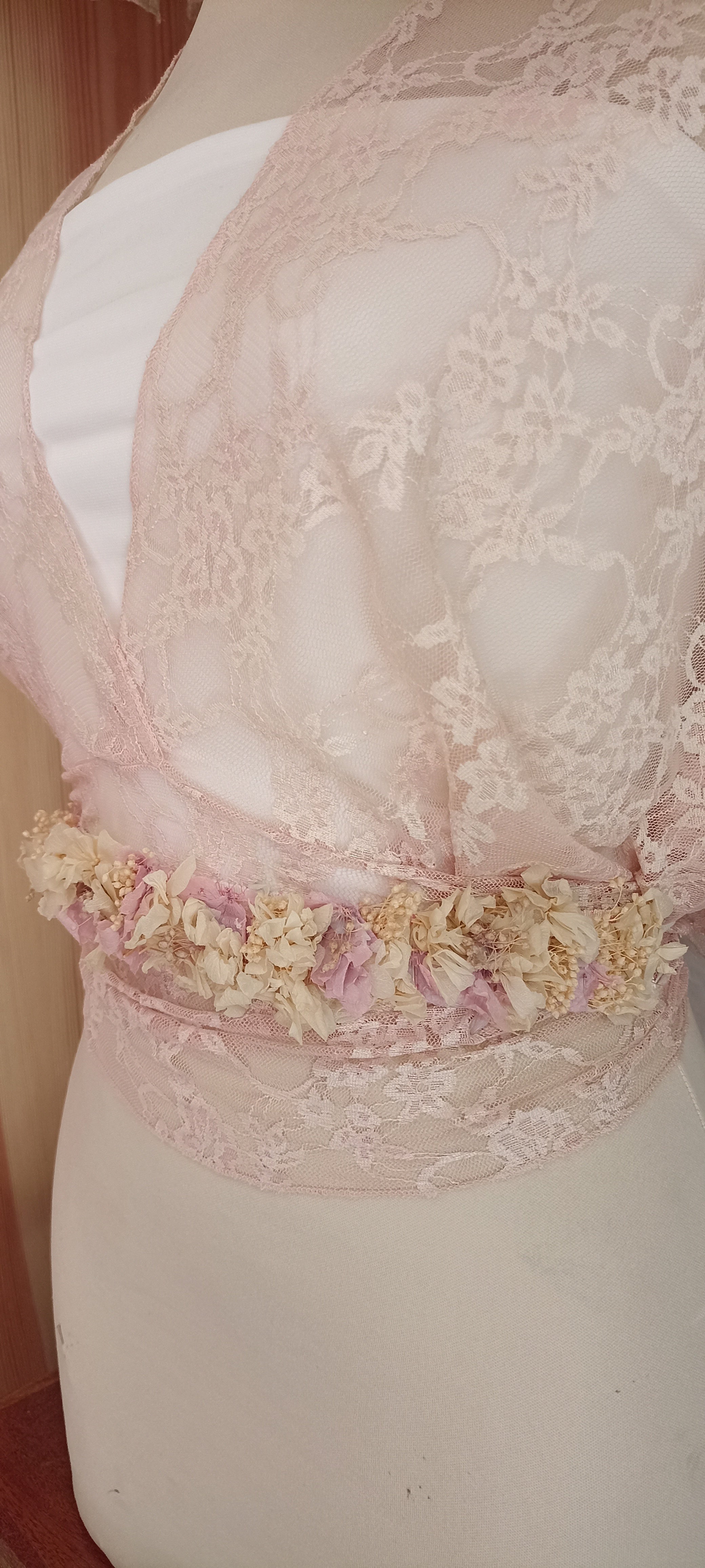 Cinturón de Novia Bohemio Hecho a Mano con Detalle de Flores - Cinturón de Novia de Flores  preservadas- Complementa tu vestido de novia o dama de honor