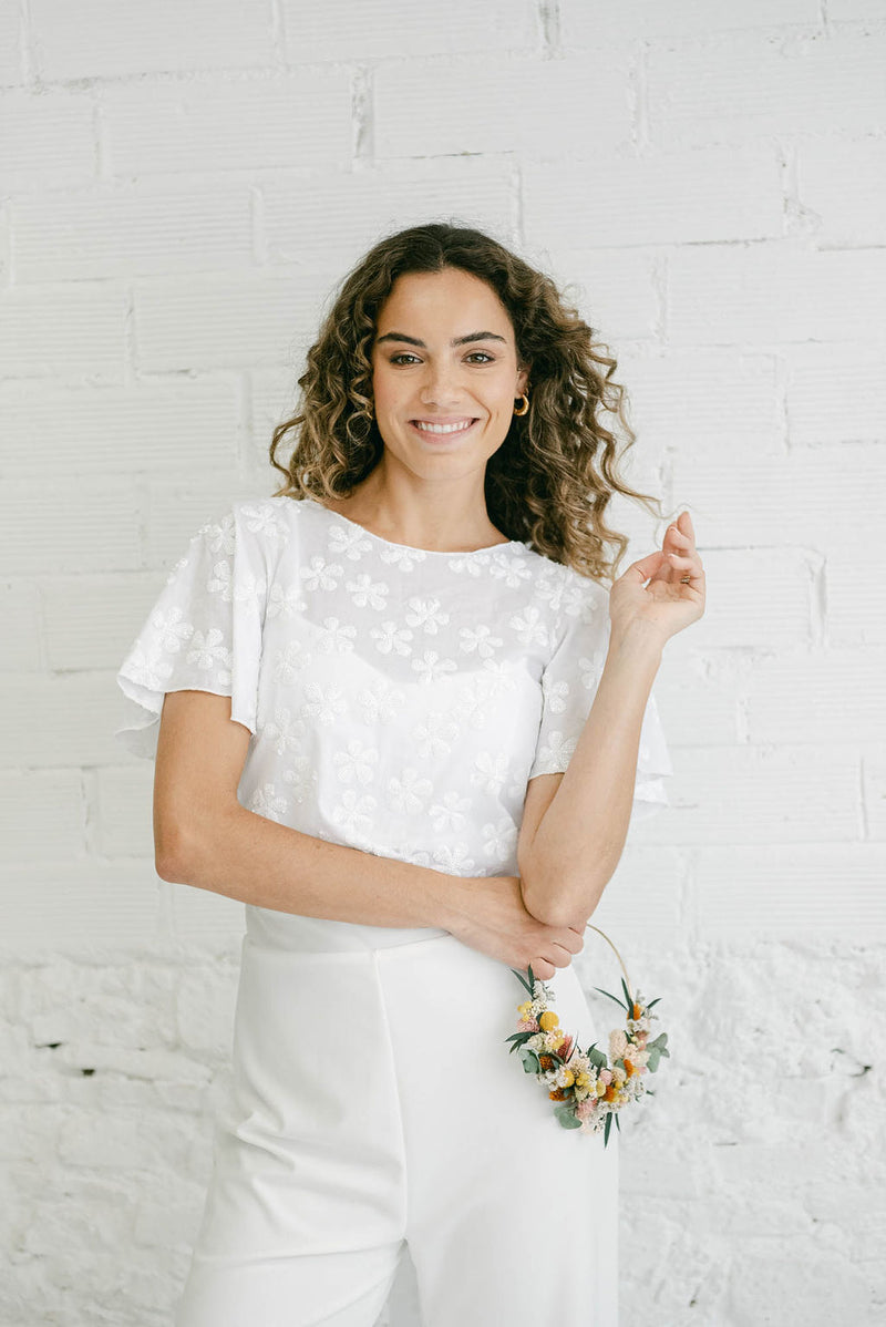 Bolero de Novia Manga Corta con Flores Blancas Bordadas