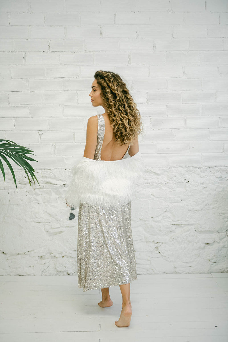 Vestido de Novia de Lentejuelas con Abrigo de Pelo Blanco