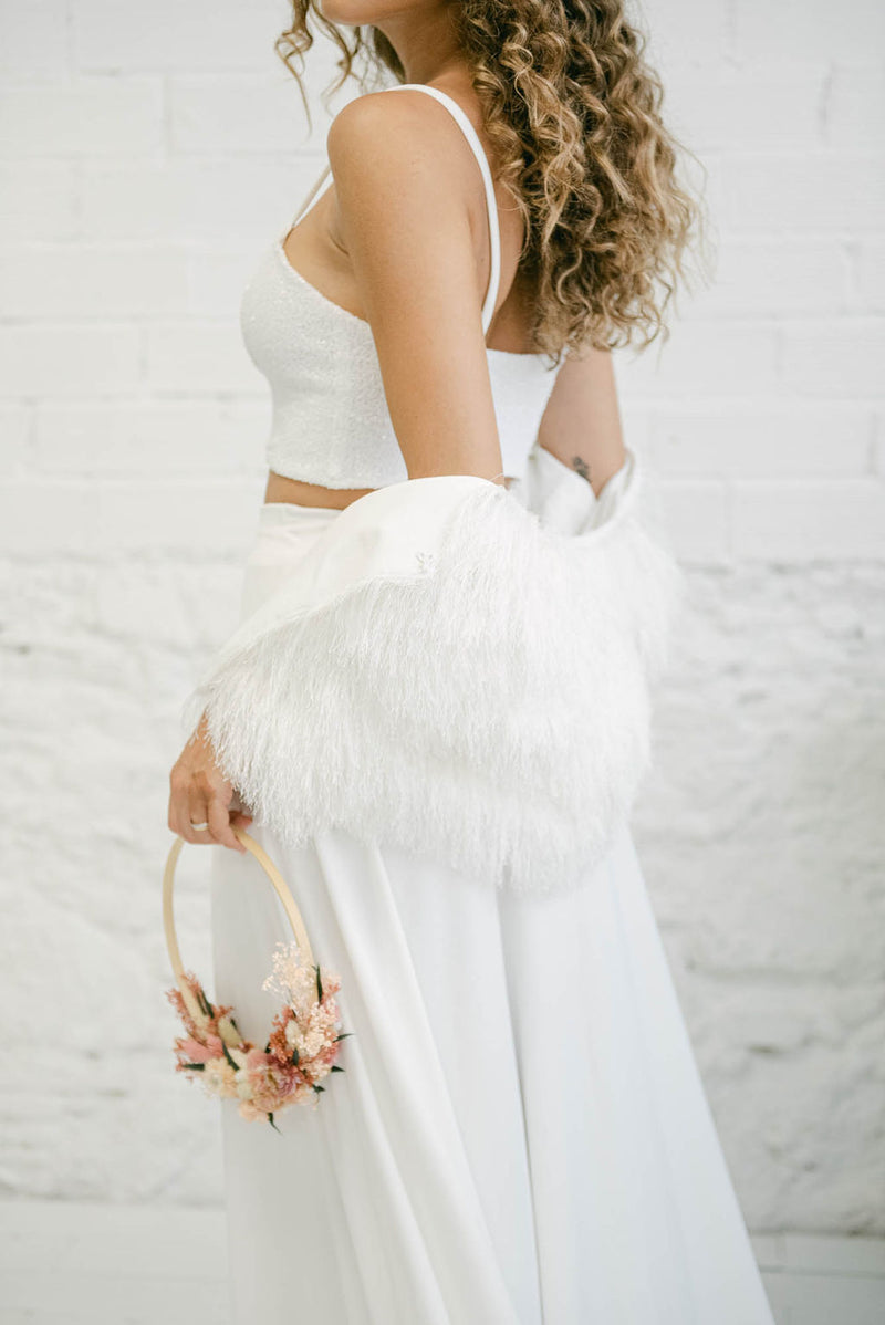 Vestido de Novia tres Piezas con Abrigo de Pelo - Top Sencillo y Falda Amplia