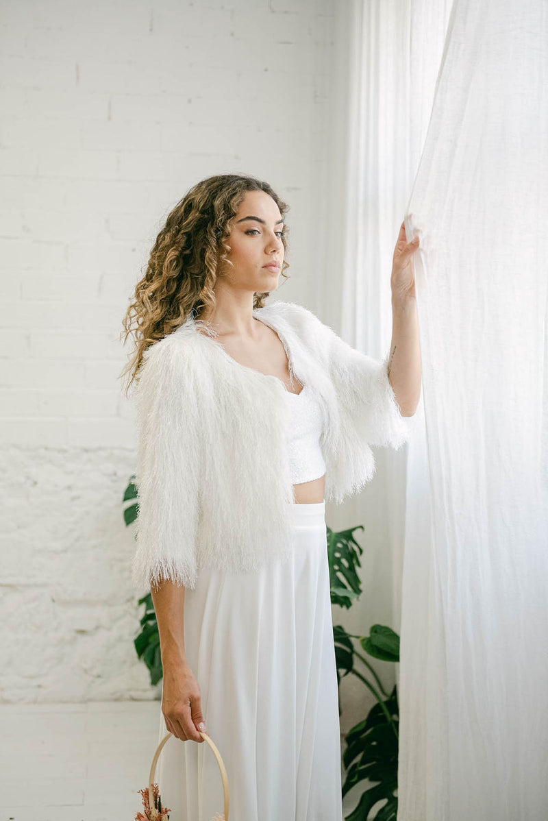 Vestido de Novia tres Piezas con Abrigo de Pelo - Top Sencillo y Falda Amplia