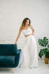 Vestido de Novia con Top de Tirantes y Pantalón Palazzo Elegante