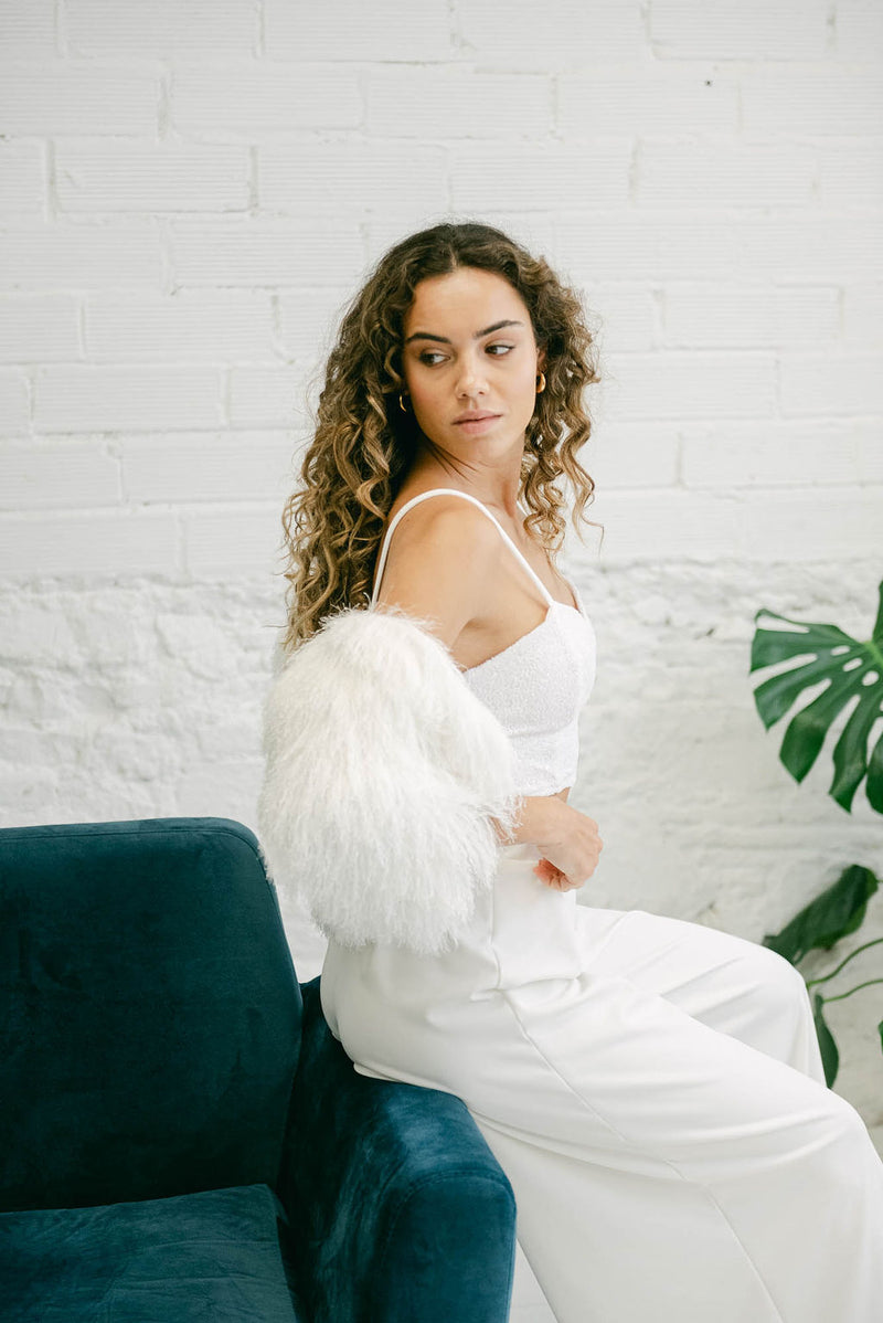 Vestido de Novia con Top, Pantalón y Abrigo de Pelo de Invierno