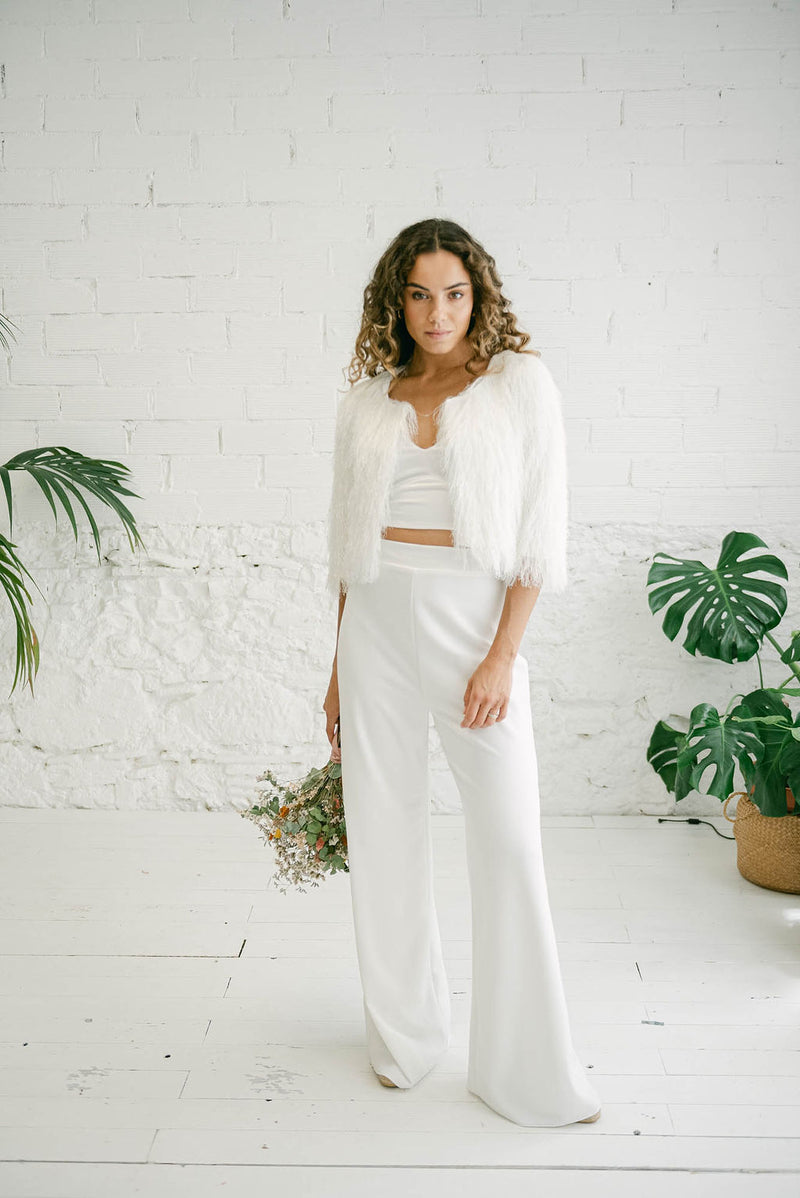 Vestido de Novia con Top, Pantalón Recto y Abrigo de Pelo