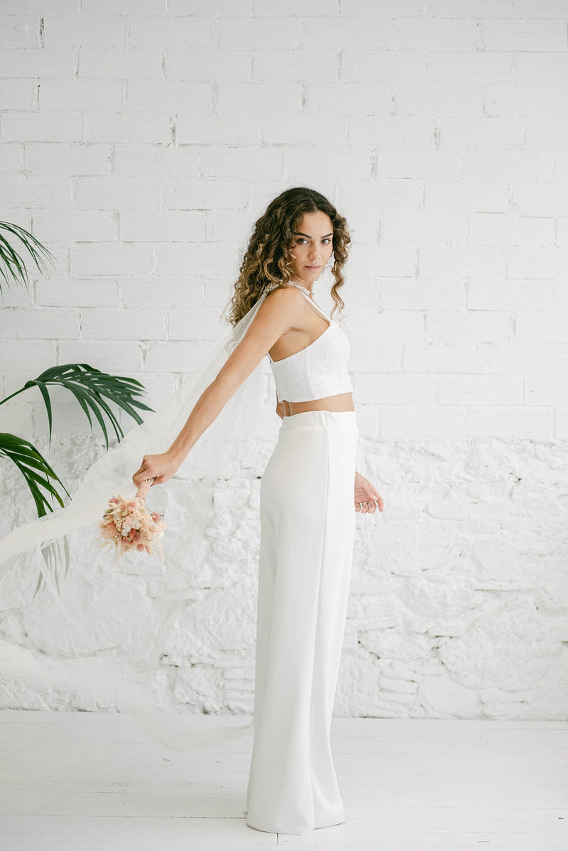 Vestido de Novia con Capa Desmontable y Top de Lentejuelas