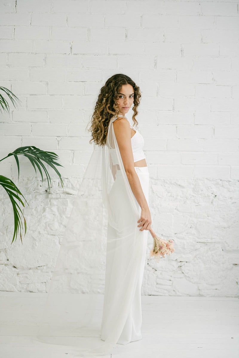 Vestido de Novia con Capa Desmontable y Top de Lentejuelas