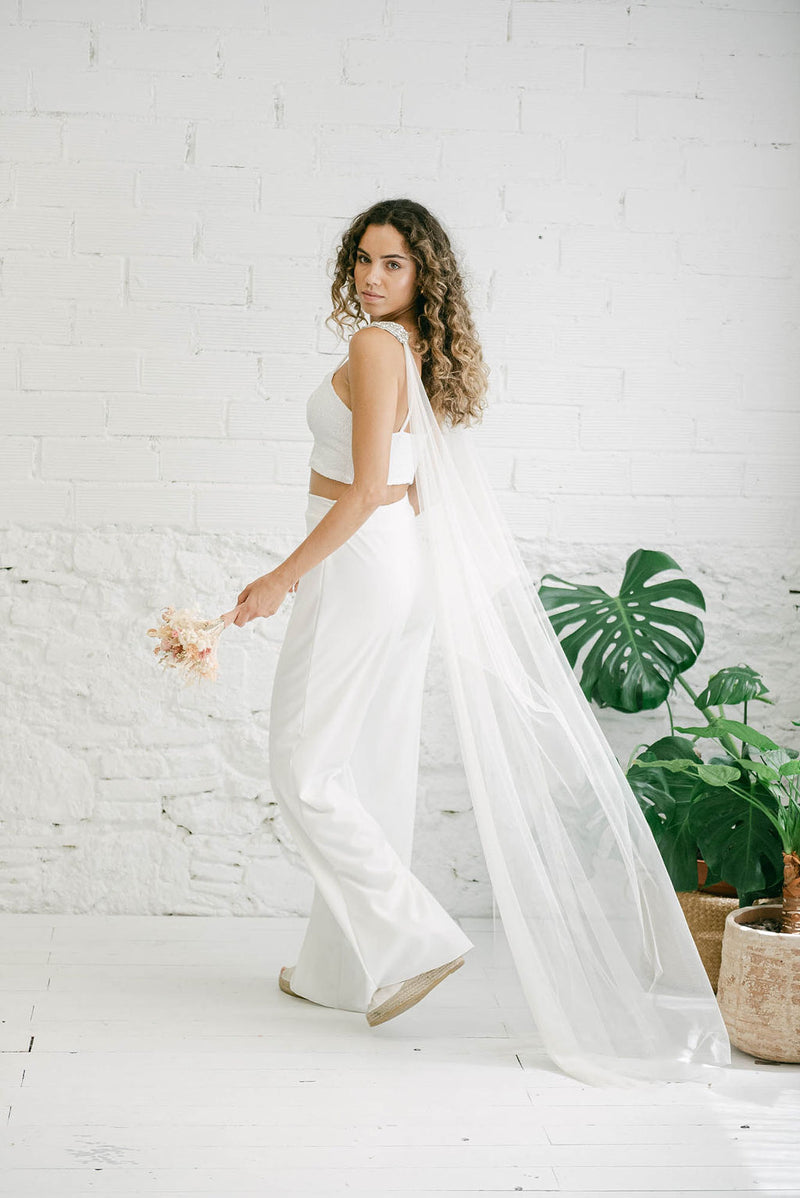 Vestido de Novia con Capa Desmontable y Top de Lentejuelas