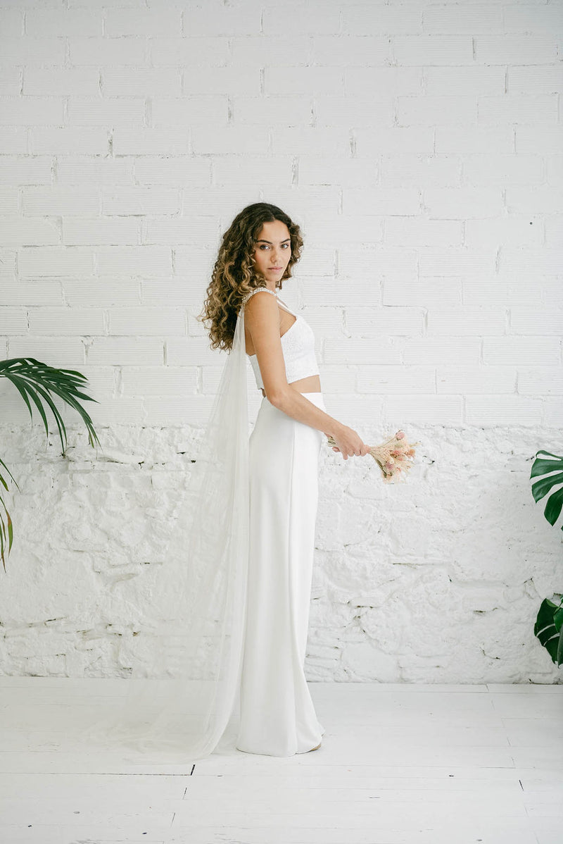 Vestido de Novia con Capa Desmontable y Top de Lentejuelas