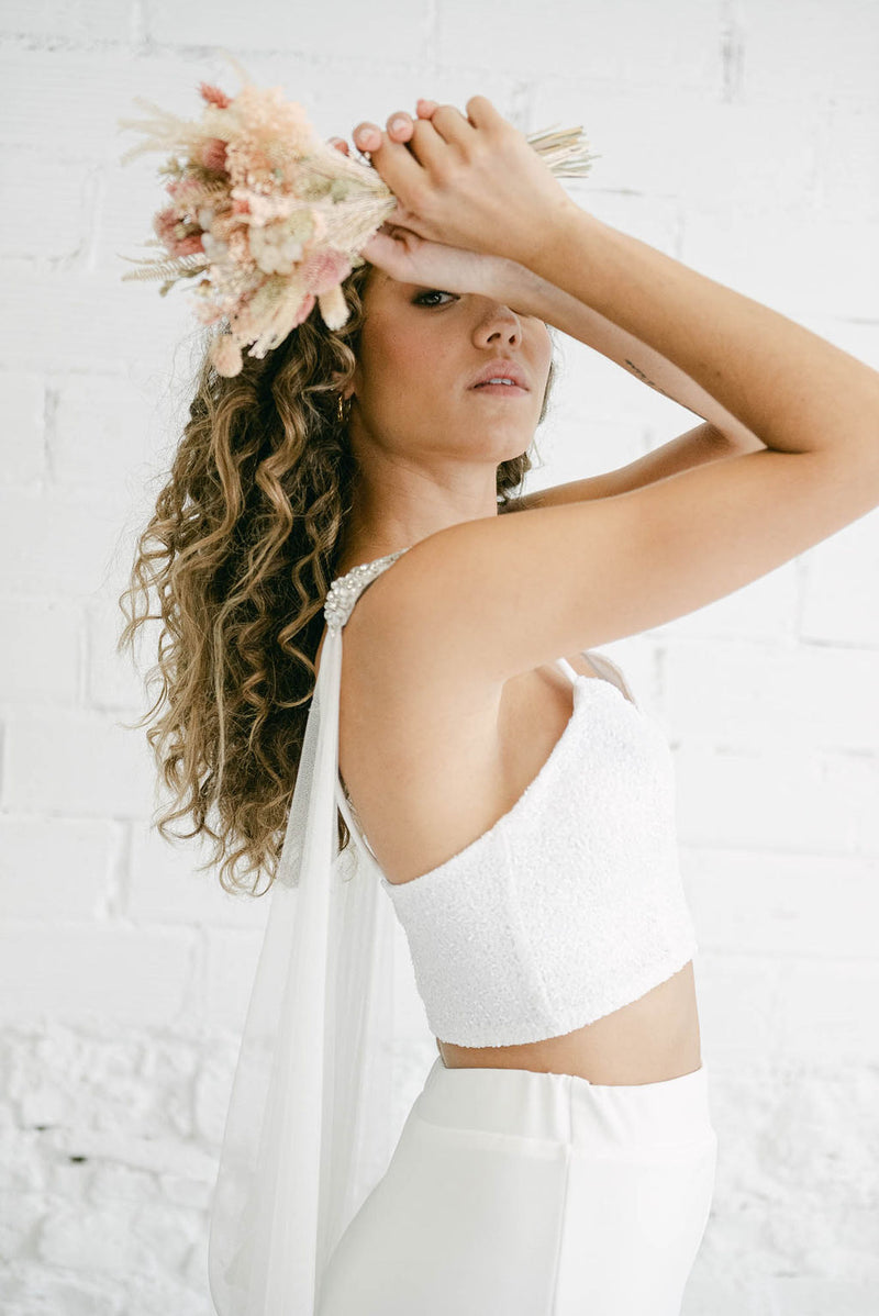 Vestido de Novia con Capa Desmontable y Top de Lentejuelas