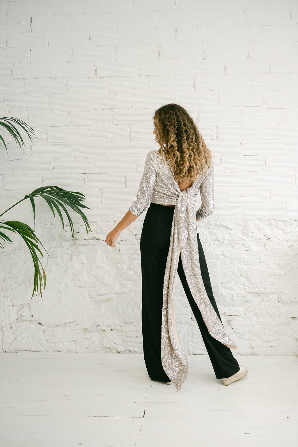 Conjunto de invitada de dos piezas | Pantalón negro y bolero de lentejuelas plateadas