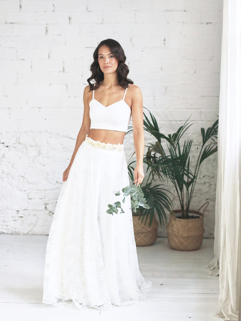 Wedding skirt with lace train for brides