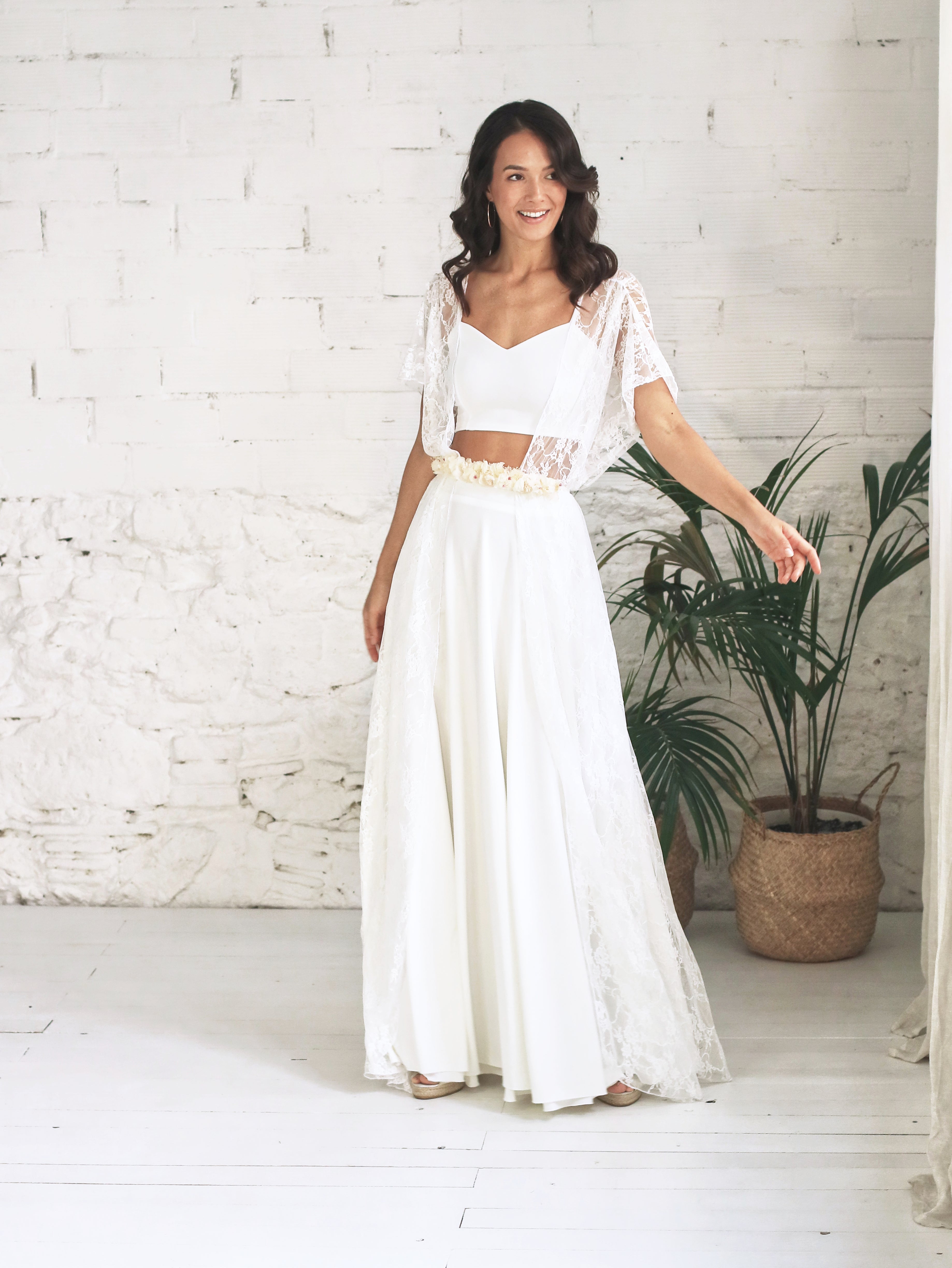 Sobrevestido de encaje estilo griego para novia
