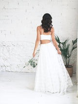 Two-piece dress with sweetheart neckline and skirt with tulle train