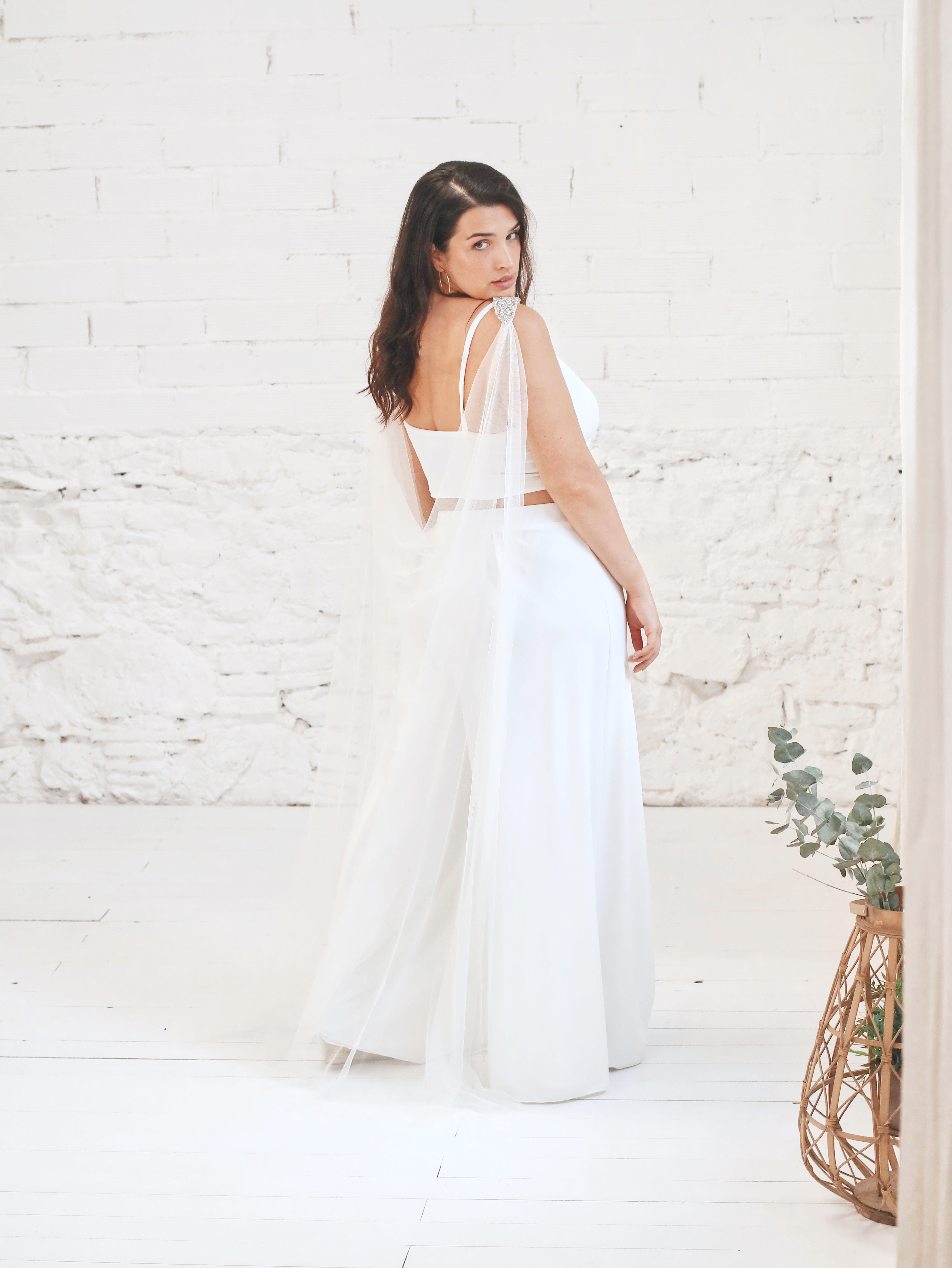 Vestido de Novia Pantalón con Escote Corazón y Alas