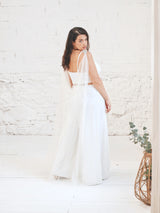 Wedding dress with sweetheart neckline and wings with accessories