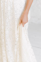 Detalle de falda encaje novia