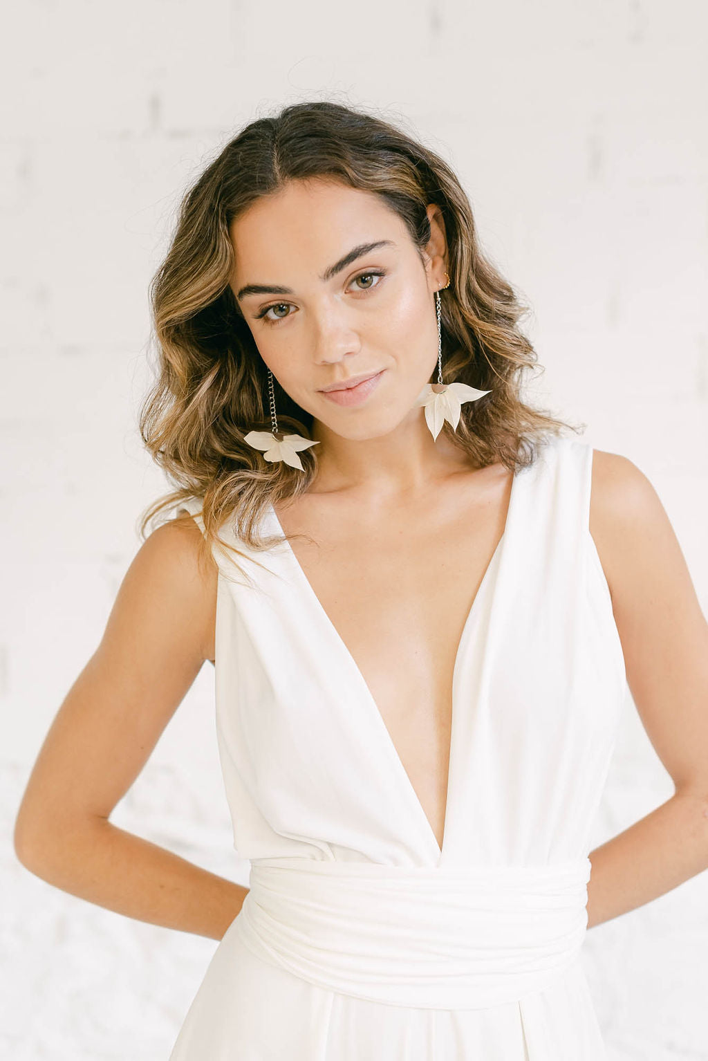 Vestido de novia para boda civil con pantalón estilo palazzo.