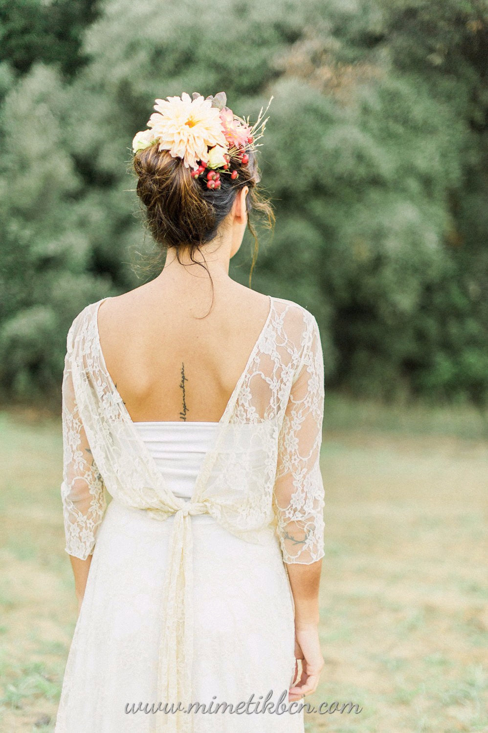 Vestido de novia alternativo de encaje champagne