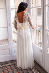 Vestido de novia con cuerpo plumetti lunares  y suave tul - Frida Bohemian wedding dress