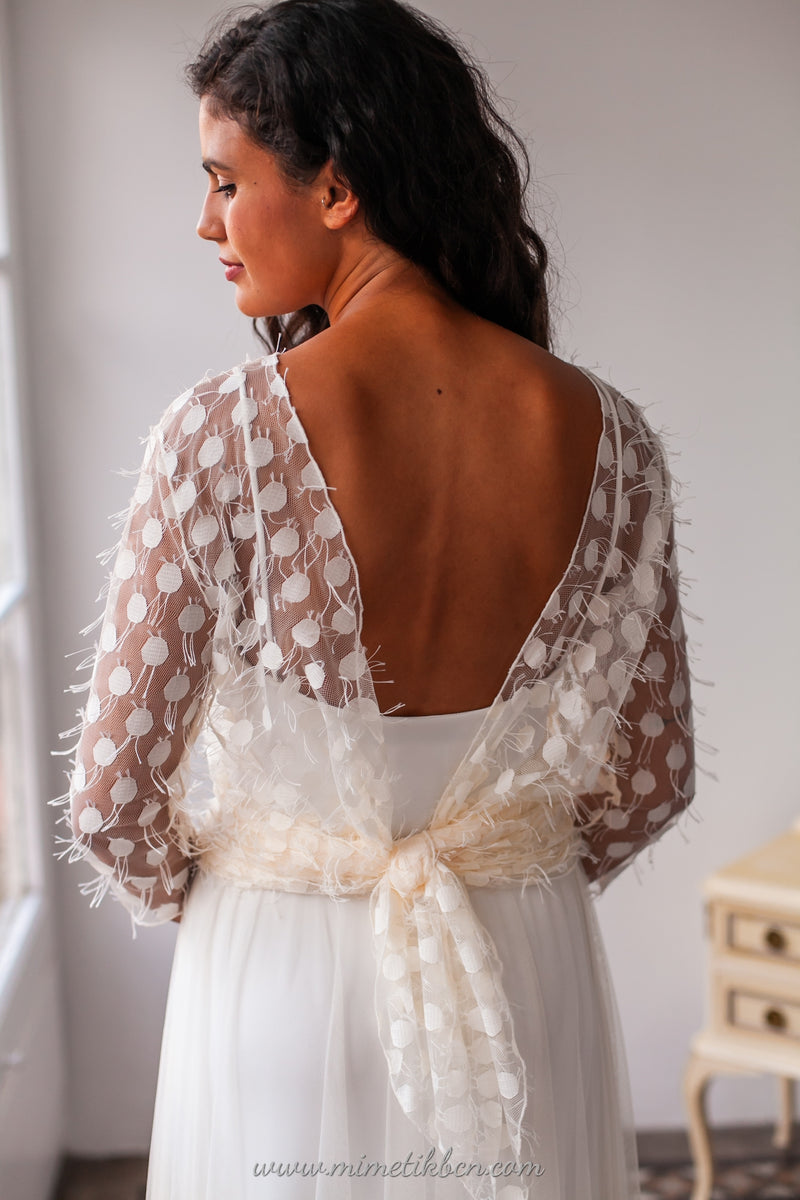 Vestido de novia con cuerpo plumetti lunares  y suave tul - Frida Bohemian wedding dress