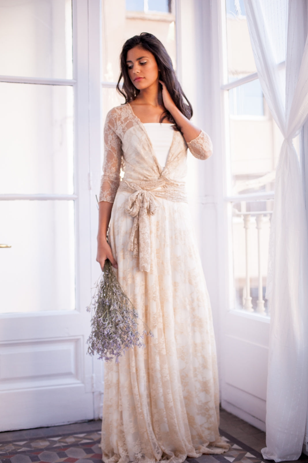 Sobrevestido de encaje con mangas - Frida Lace