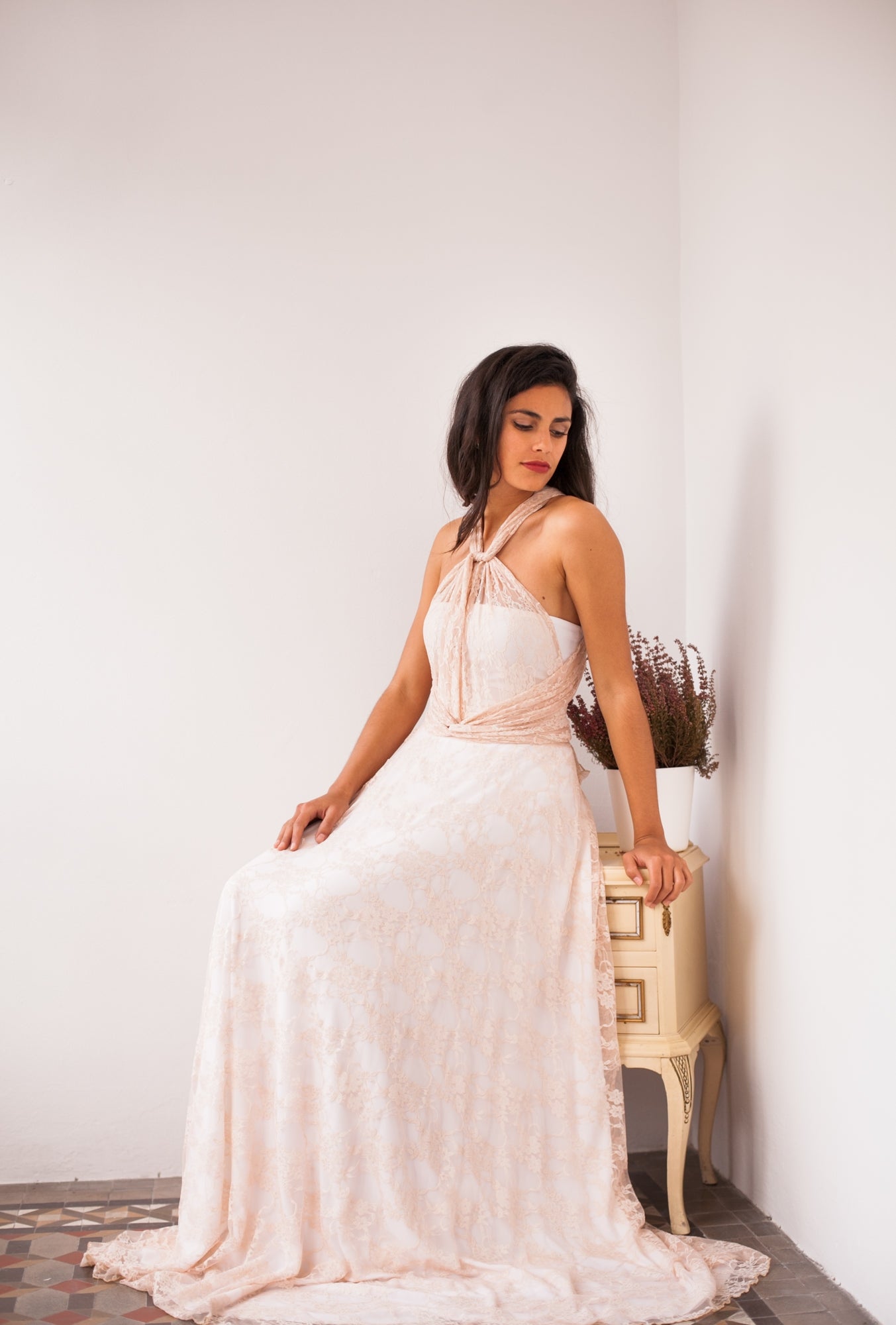 Vestido accesorio de encaje rosa cuarzo, gala lace, mimetik bcn