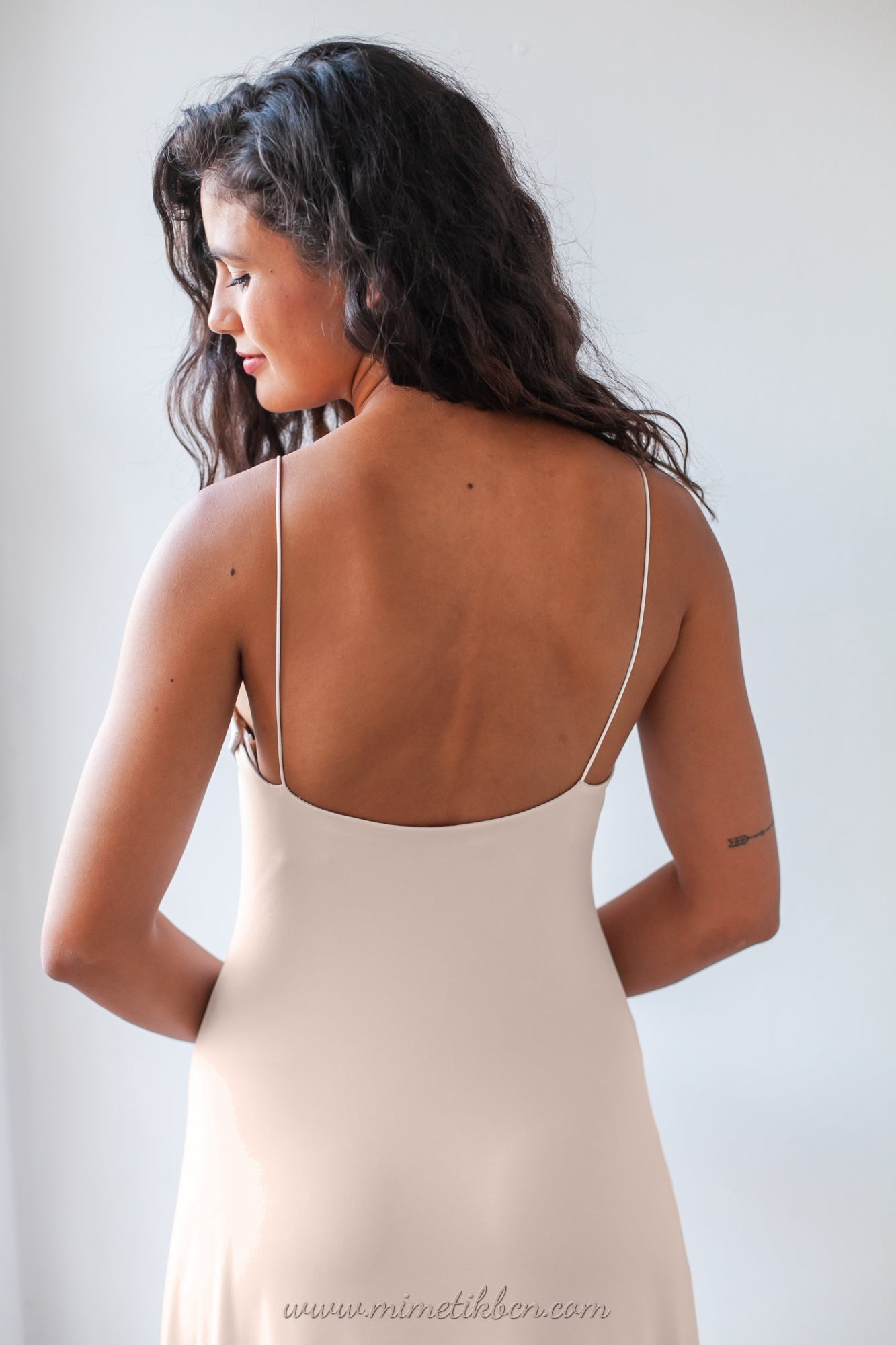 Vestido de novia color champagne sencillo con tirantes  - Marie Essential