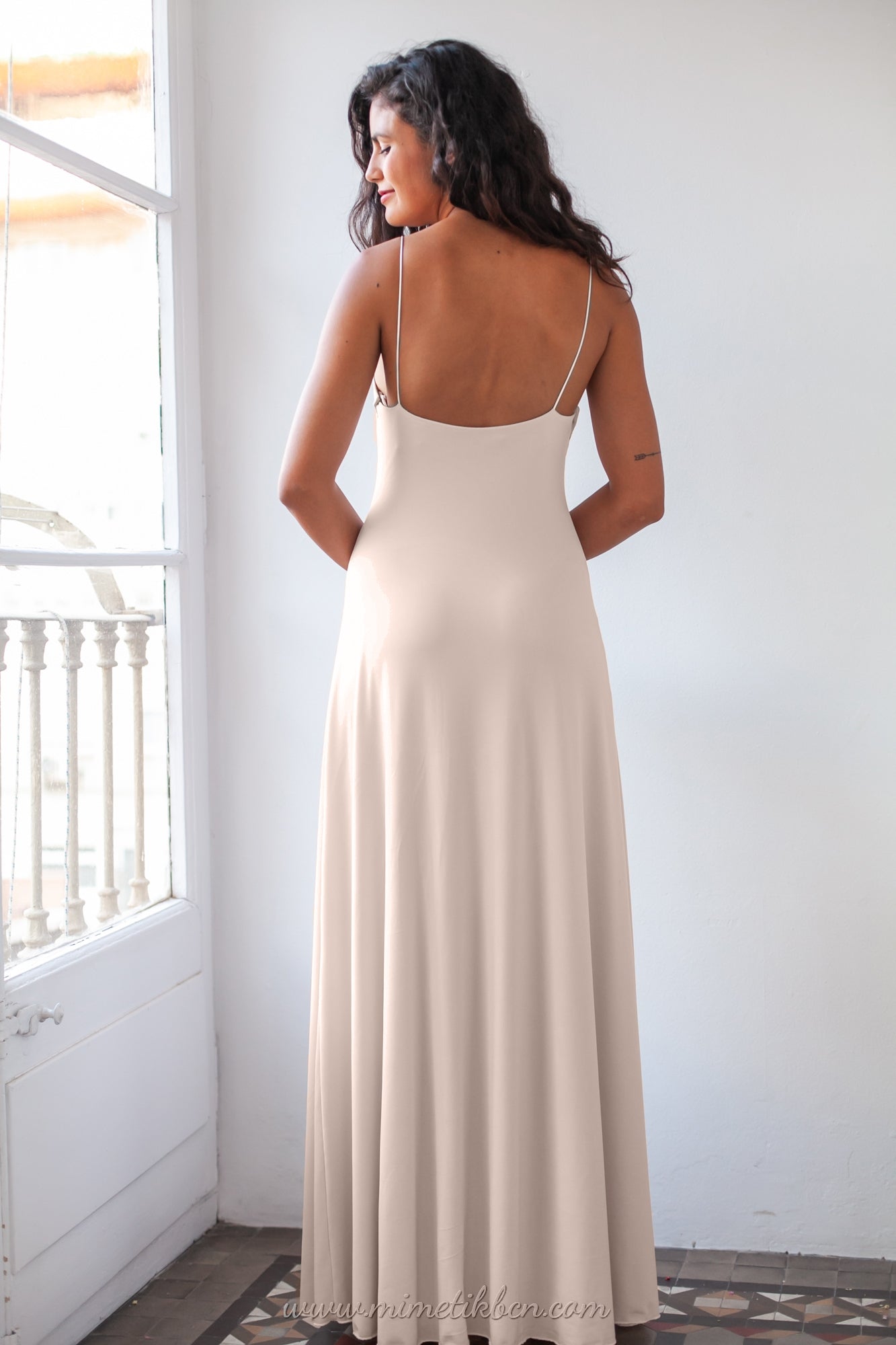 Vestido de novia color champagne sencillo con tirantes  - Marie Essential